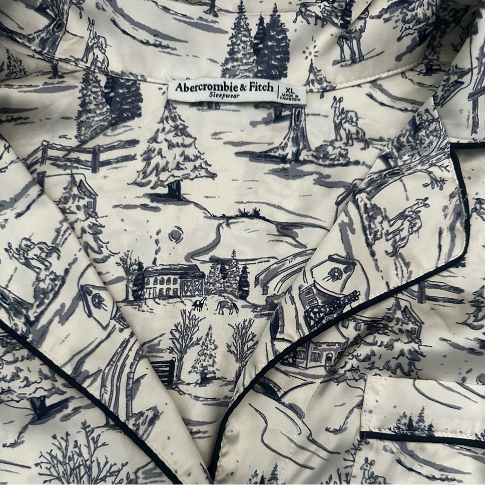 Abercrombie & Fitch Sleepwear Blue and Ivory Victorian Design Size Medium - Picture 6 of 8